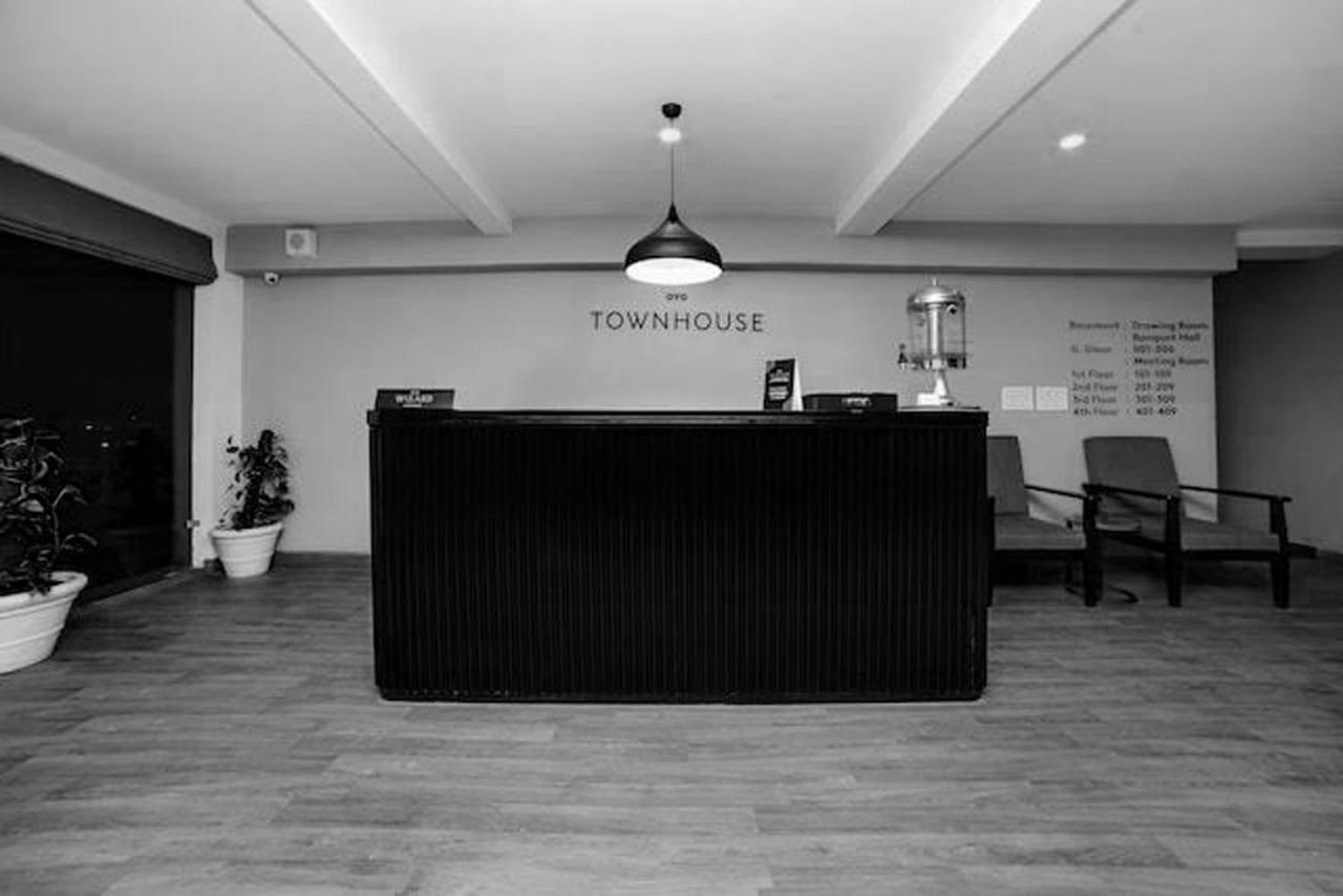 Townhouse Sohna Road 2 Hotell Gurgaon Exteriör bild