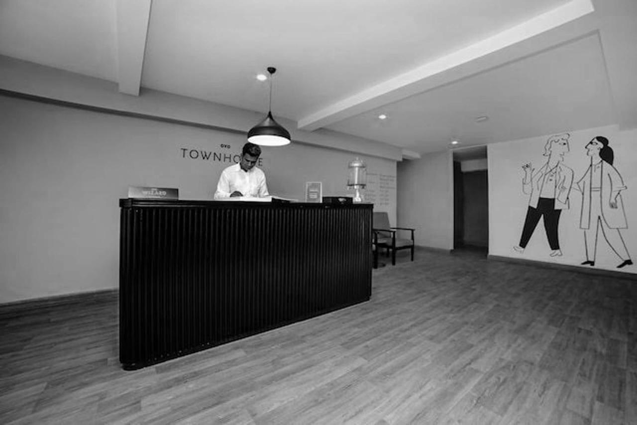 Townhouse Sohna Road 2 Hotell Gurgaon Exteriör bild