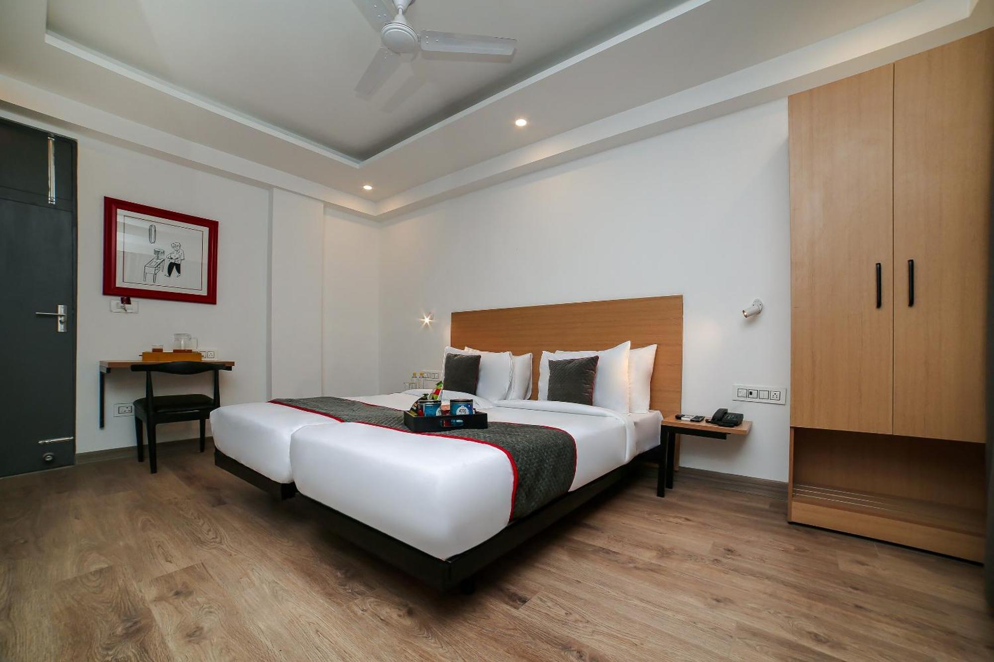 Townhouse Sohna Road 2 Hotell Gurgaon Exteriör bild
