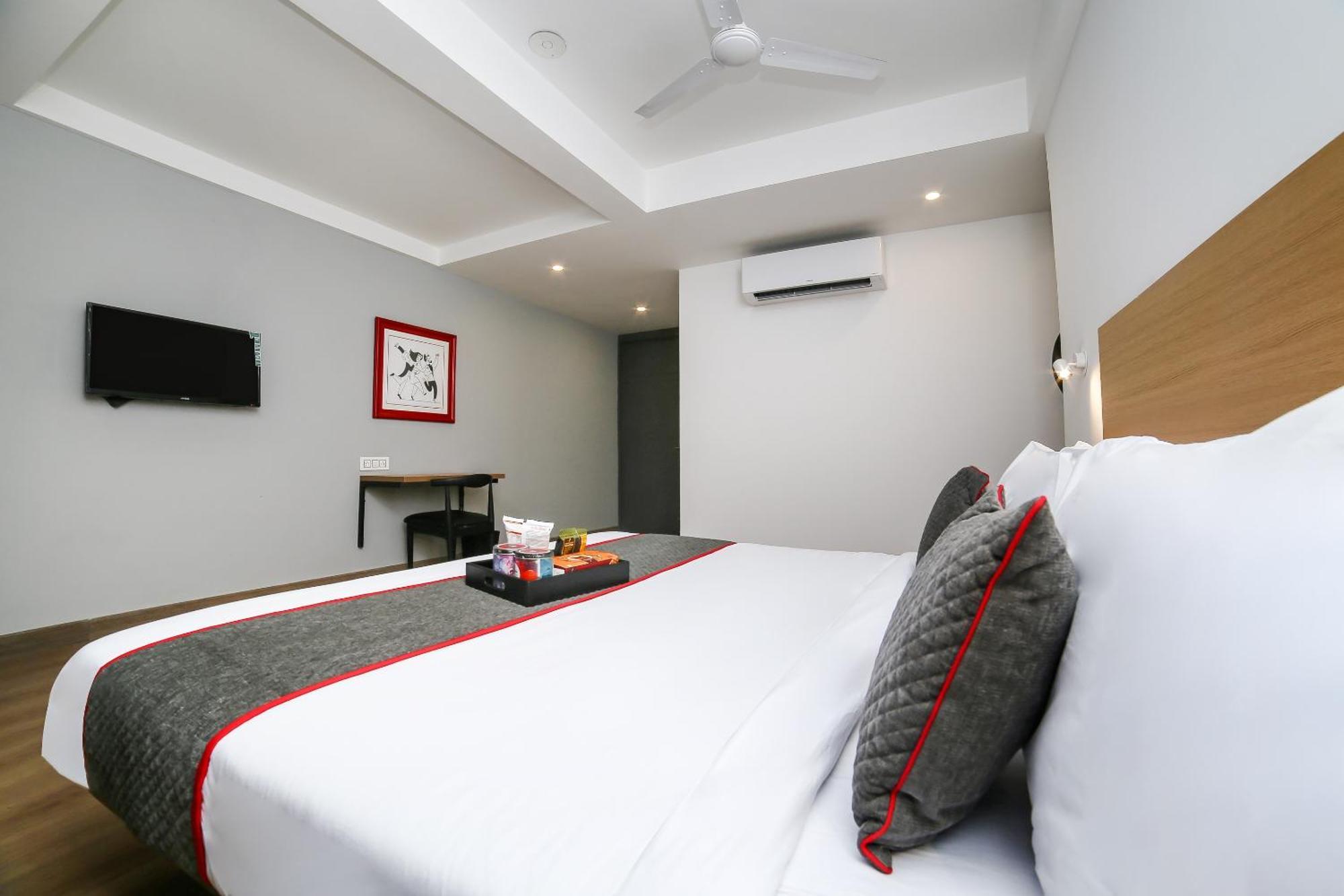 Townhouse Sohna Road 2 Hotell Gurgaon Exteriör bild