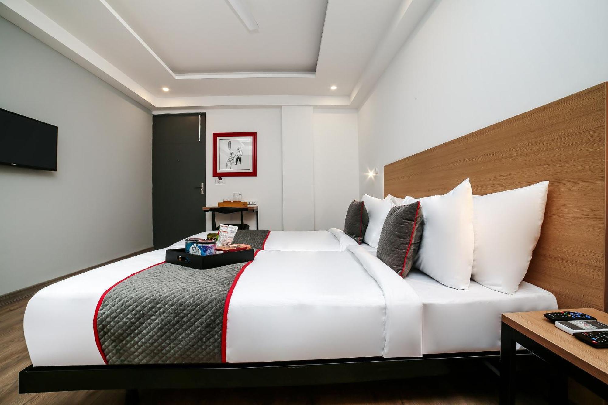 Townhouse Sohna Road 2 Hotell Gurgaon Exteriör bild